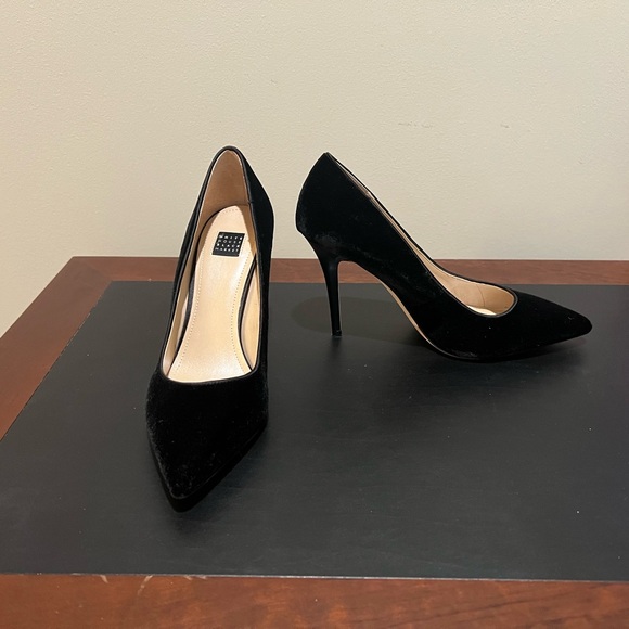 WHBM Olivia Black Velvet Pumps Heels Size 8.5 - Picture 11 of 11